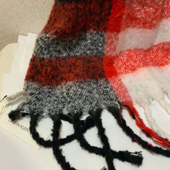 Calvin Klein Women/Unisex Black/Red/White Plaid Chunky Classic Blanket Scarf - Picture 5 of 6